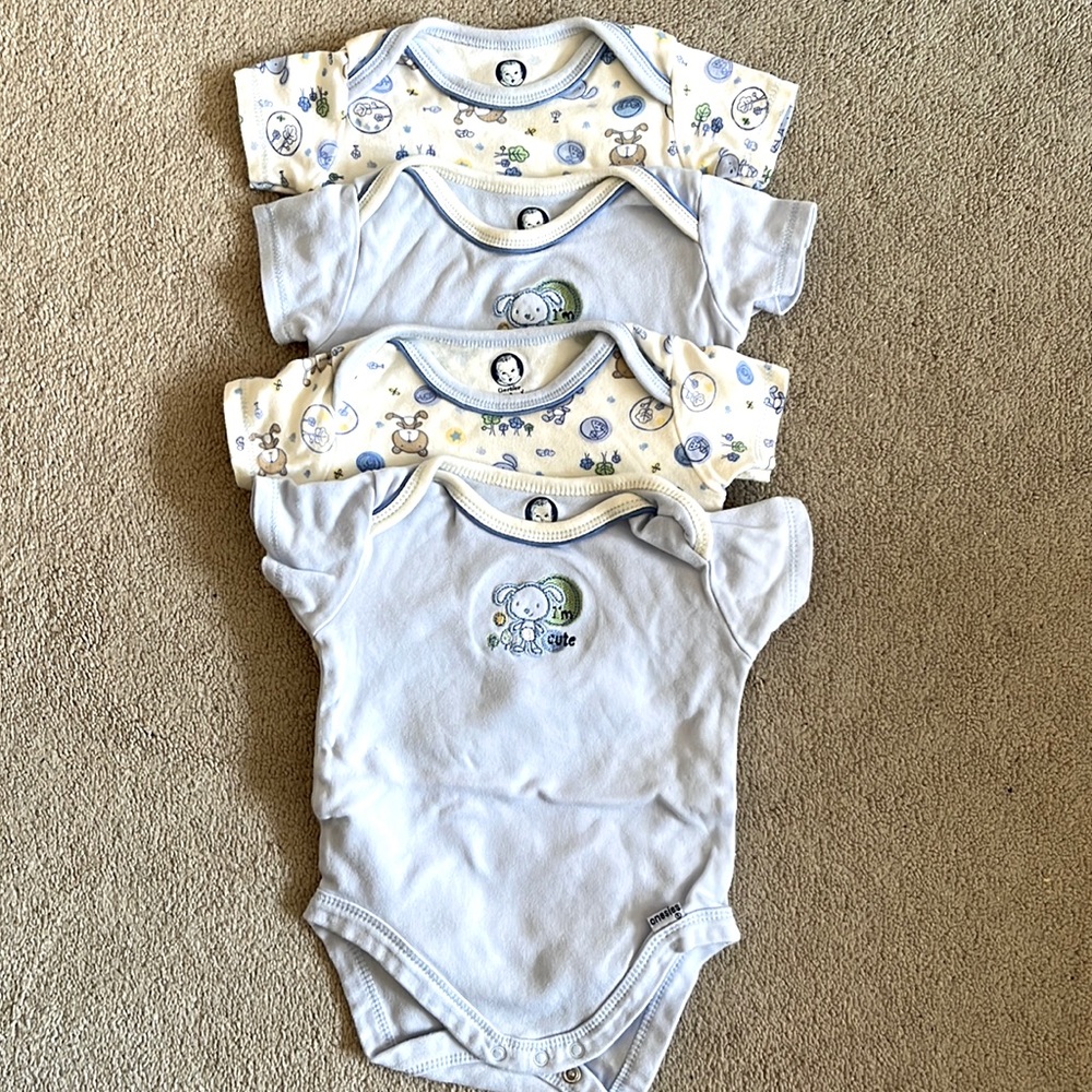 Organic cotton onesies, new. Short sleeves, size 0-3m. Four counts, blue colours